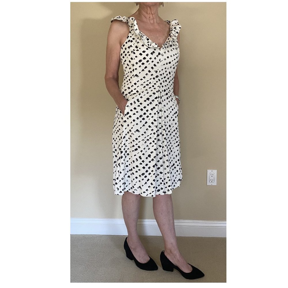 Summer Dress, knee length with ruffled v neck,  Brand new, Size 8